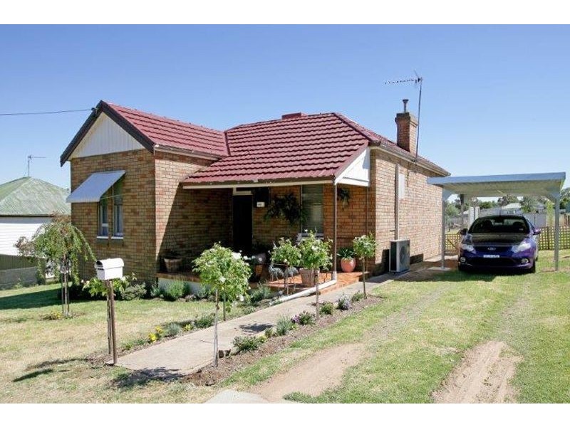84 Hill Street, Junee NSW 2663