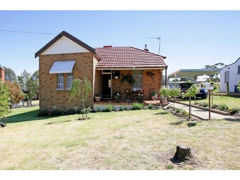 84 Hill Street, Junee NSW 2663