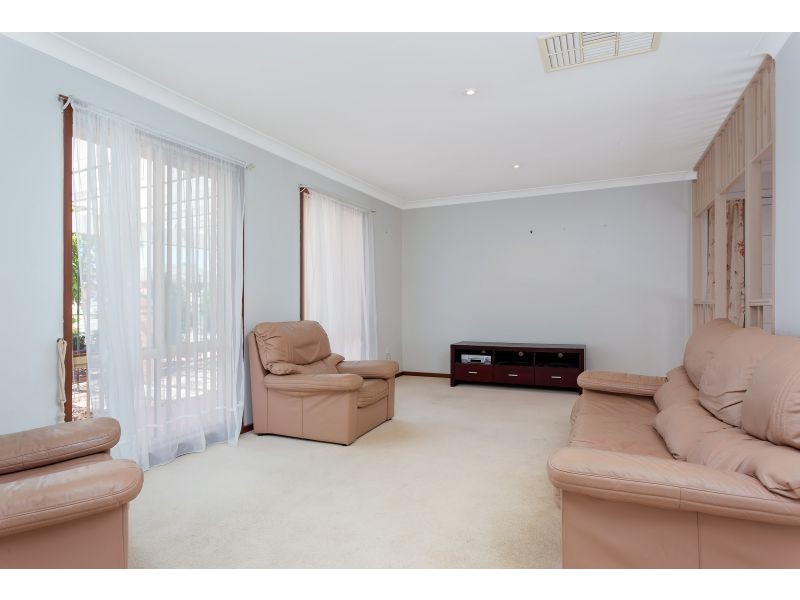 23 Bamarook Crescent, Glenfield Park NSW 2650