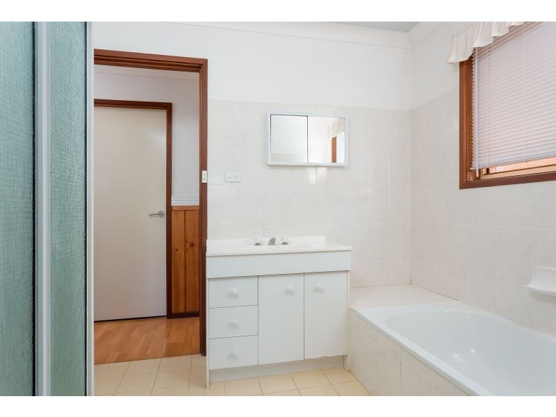 23 Bamarook Crescent, Glenfield Park NSW 2650