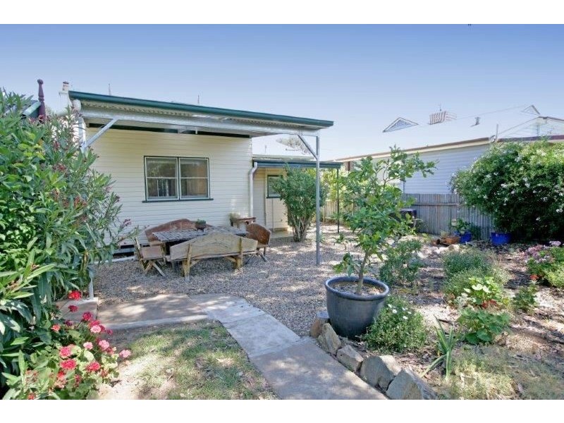 80 Main St, Junee NSW 2663