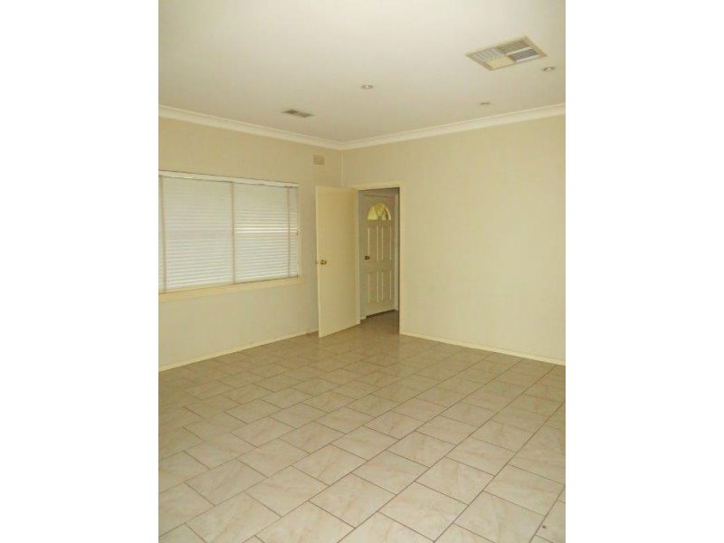 9 Kitchener Street, Junee NSW 2663