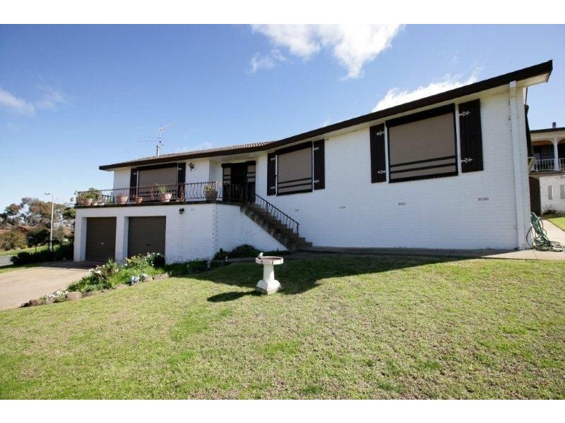 25 Acacia Street, Junee NSW 2663