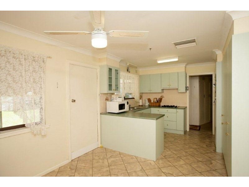 25 Acacia Street, Junee NSW 2663