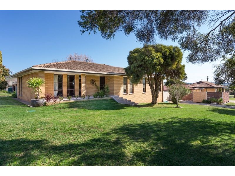 2 Truman Avenue, Tolland NSW 2650