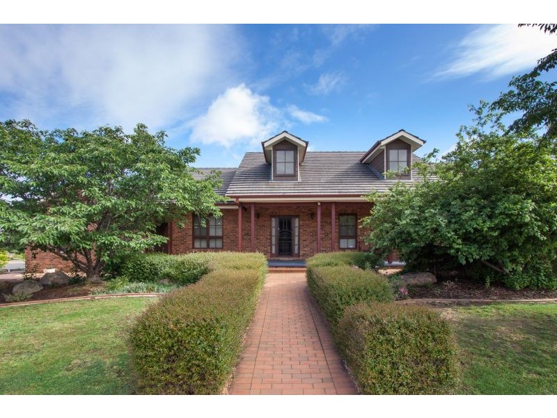 16 Lakehaven Drive, Lake Albert NSW 2650