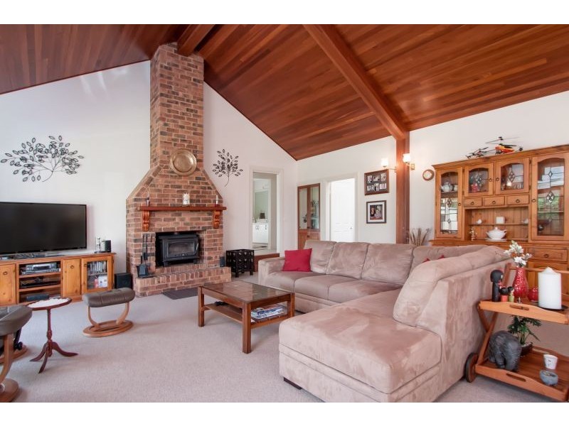 16 Lakehaven Drive, Lake Albert NSW 2650