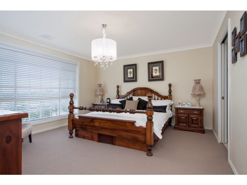 16 Madin Place, Estella NSW 2650
