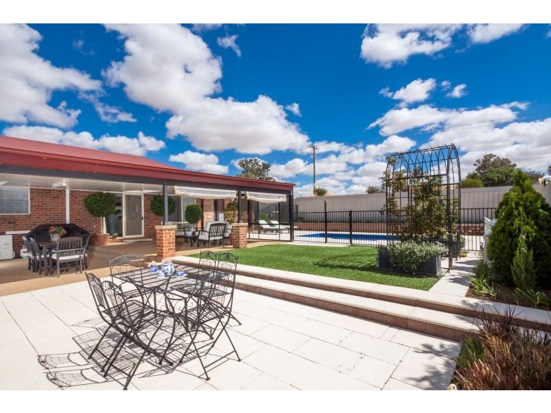 16 Madin Place, Estella NSW 2650