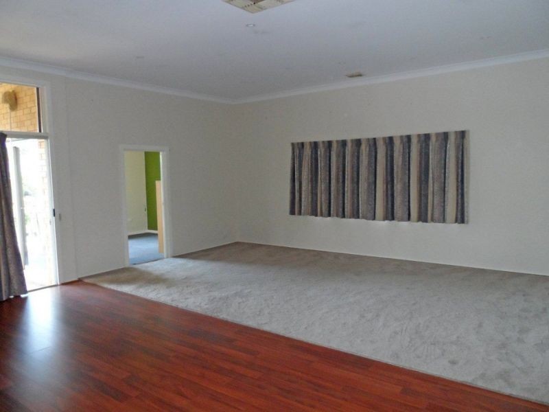 7 Charleville Road, Turvey Park NSW 2650