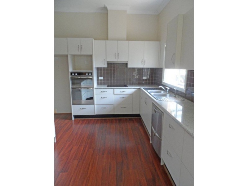 7 Charleville Road, Turvey Park NSW 2650