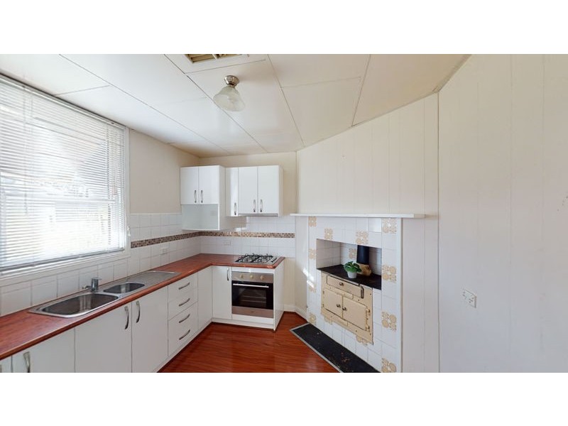 84 Hill Street, Junee NSW 2663