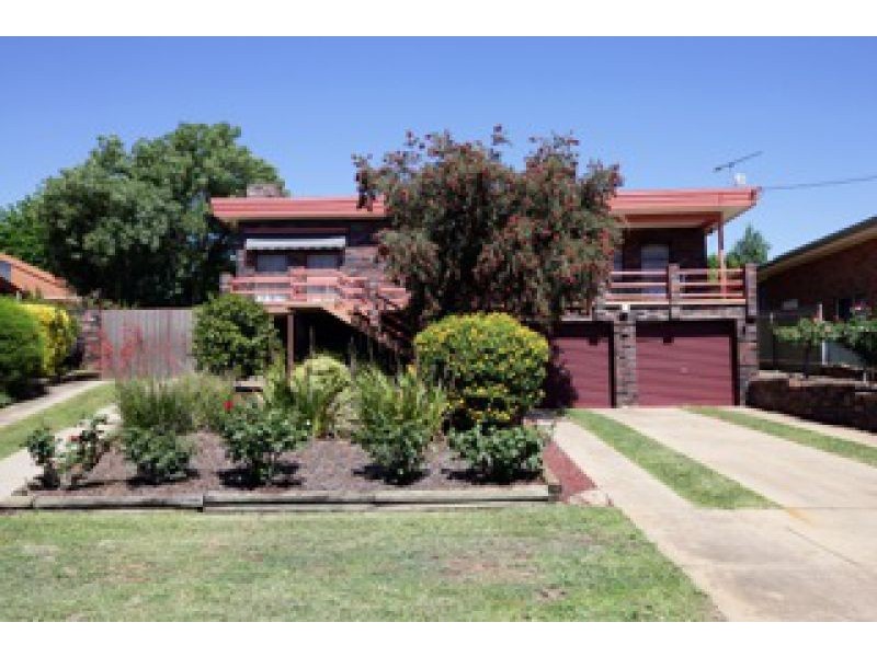 2 Macintosh Place, Wagga Wagga NSW 2650