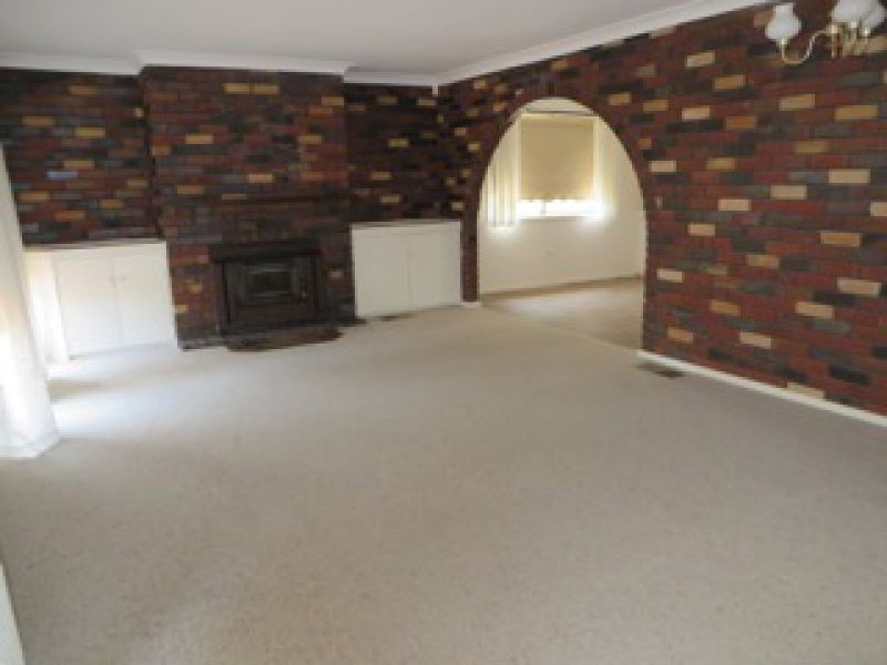 2 Macintosh Place, Wagga Wagga NSW 2650