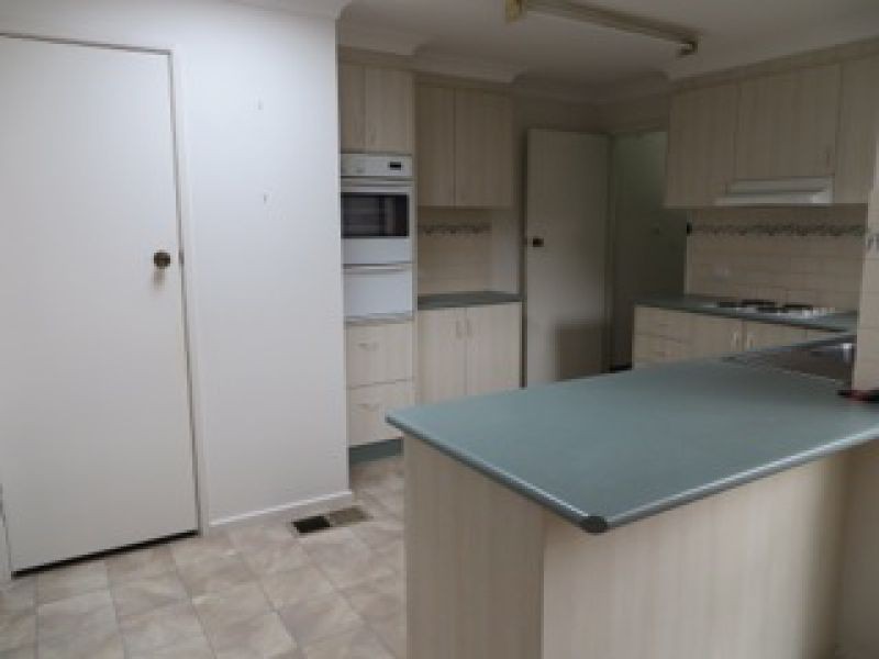 2 Macintosh Place, Wagga Wagga NSW 2650