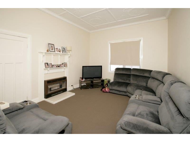 60 Commins Street, Junee NSW 2663