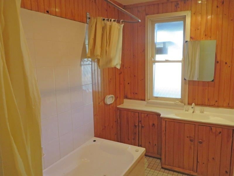 73 Zeigler Ave, Kooringal NSW 2650