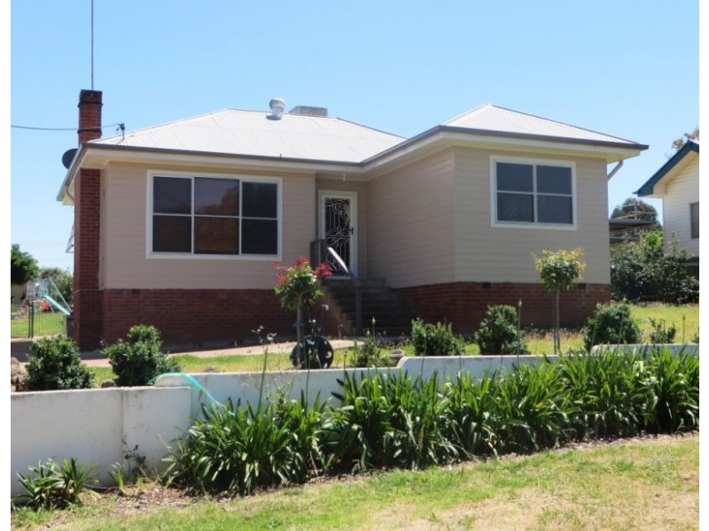 10 Lillian Street, Junee NSW 2663