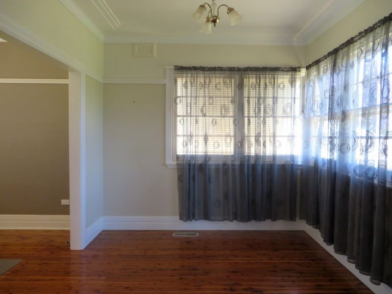 10 Lillian Street, Junee NSW 2663