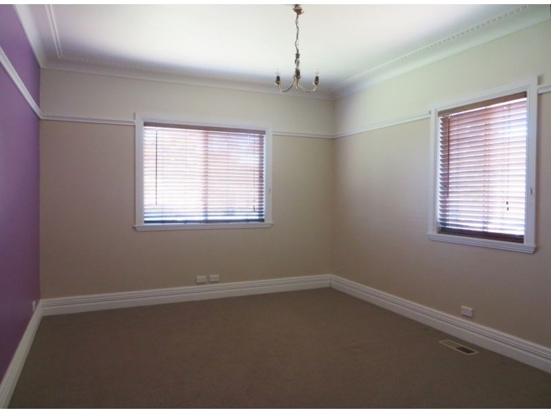 10 Lillian Street, Junee NSW 2663