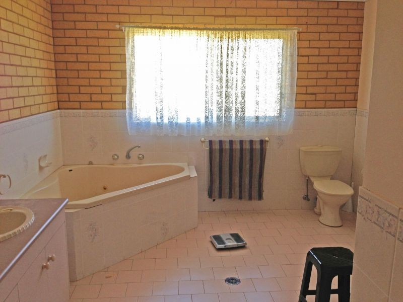 44 Cowabbie Street, Coolamon NSW 2701