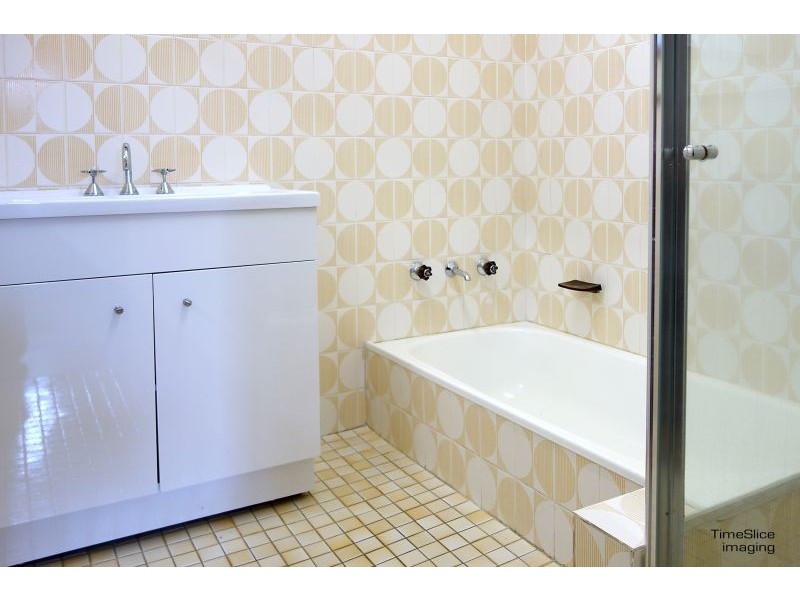 18 Sherwood Avenue, Kooringal NSW 2650