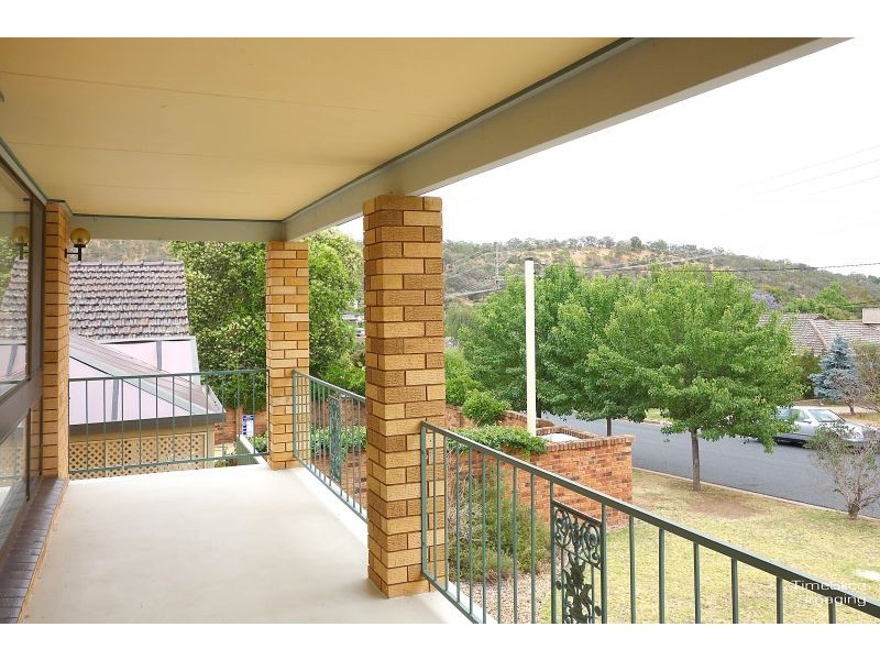 18 Sherwood Avenue, Kooringal NSW 2650