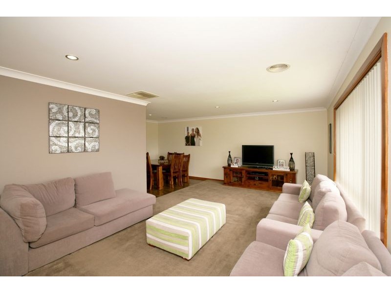 19 Gunn Drive, Estella NSW 2650