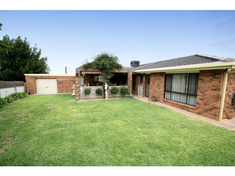 19 Gunn Drive, Estella NSW 2650