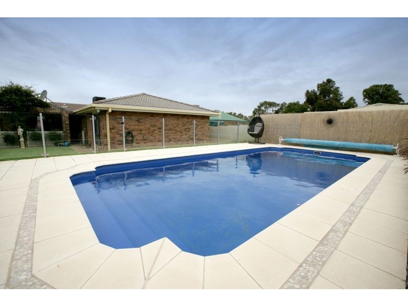 19 Gunn Drive, Estella NSW 2650