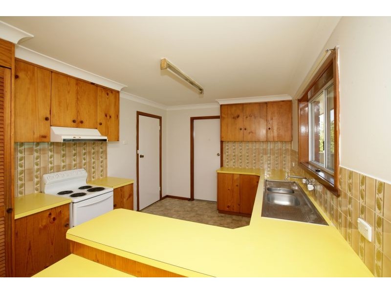 6 Quail Street, Mount Austin NSW 2650
