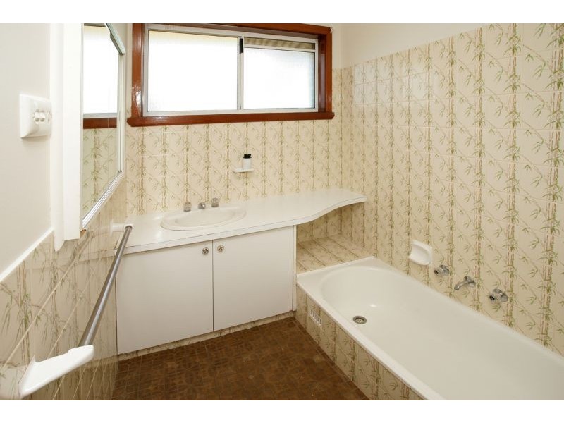 6 Quail Street, Mount Austin NSW 2650