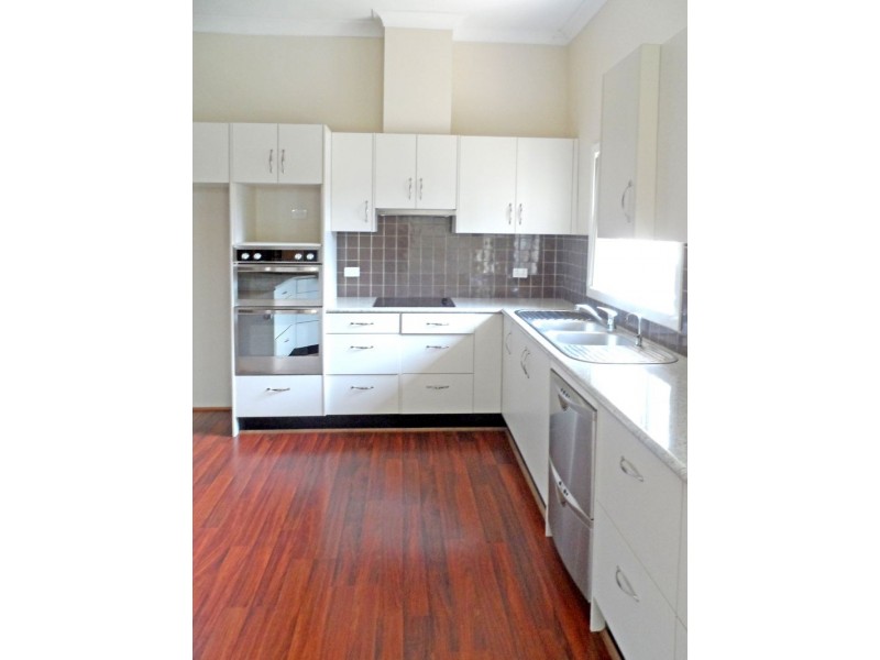 7 Charleville Road, Turvey Park NSW 2650