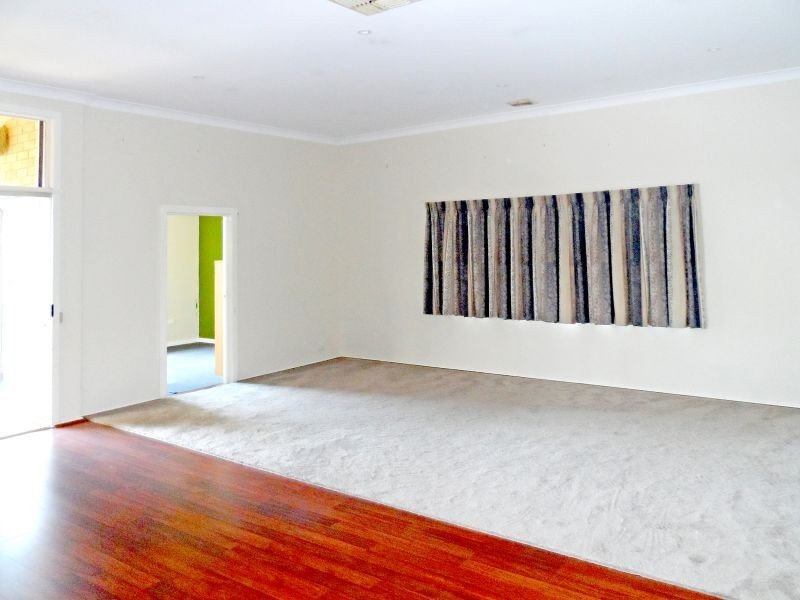 7 Charleville Road, Turvey Park NSW 2650