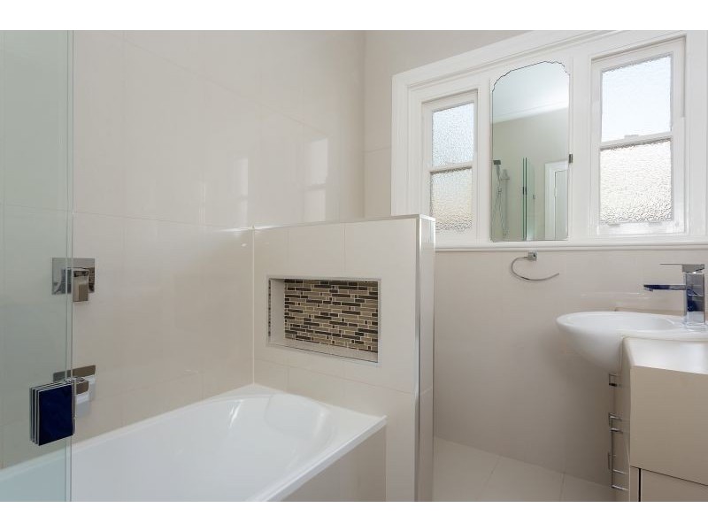 1&2/63 Bourke Street, Turvey Park NSW 2650