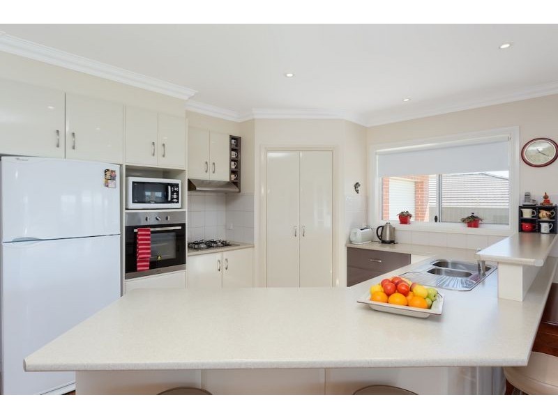 4 Fisher Place, Lloyd NSW 2650
