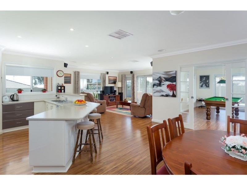 4 Fisher Place, Lloyd NSW 2650