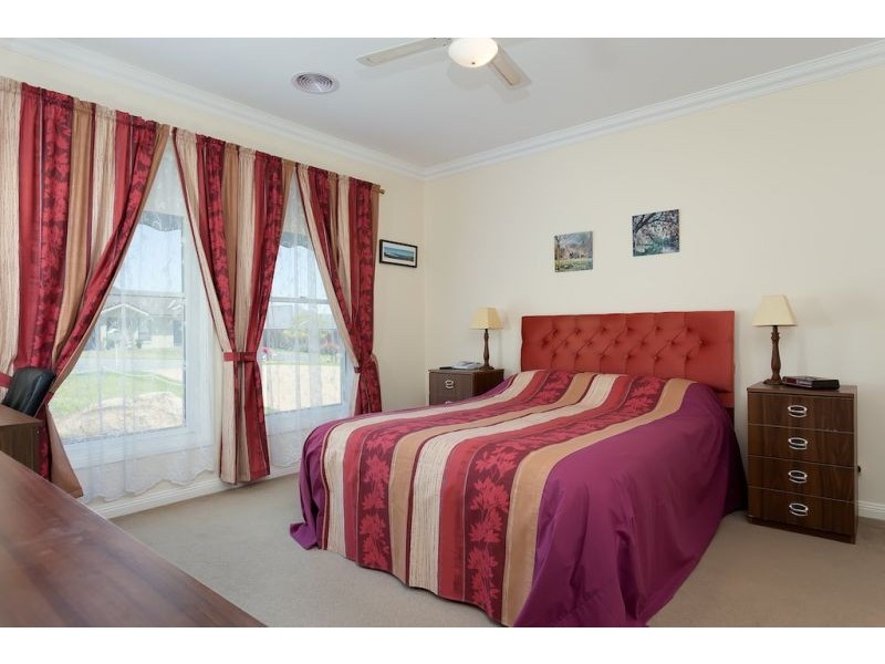 4 Fisher Place, Lloyd NSW 2650