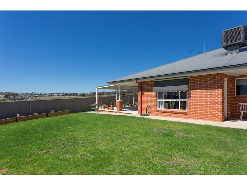 4 Fisher Place, Lloyd NSW 2650