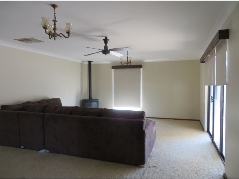 47 Seignior Street, Junee NSW 2663
