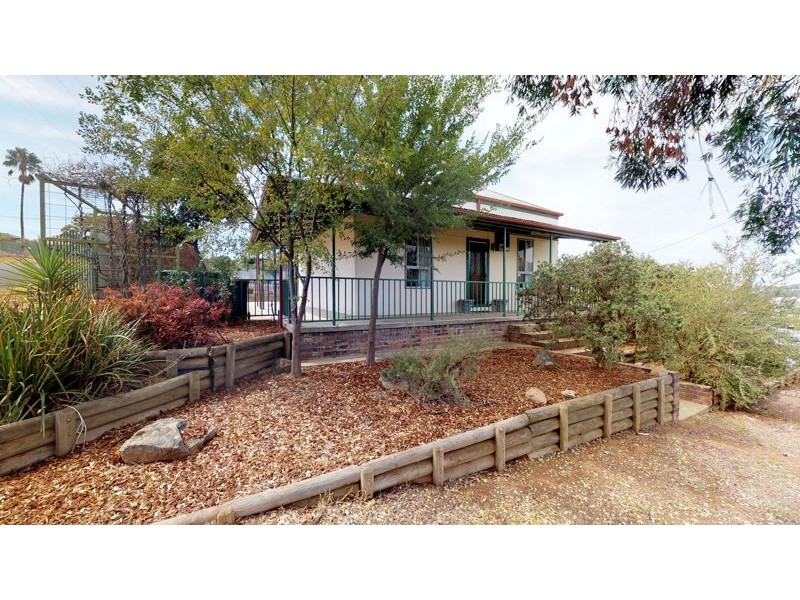 9 Earl St, Junee NSW 2663