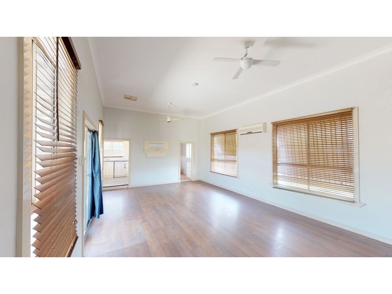 9 Earl St, Junee NSW 2663