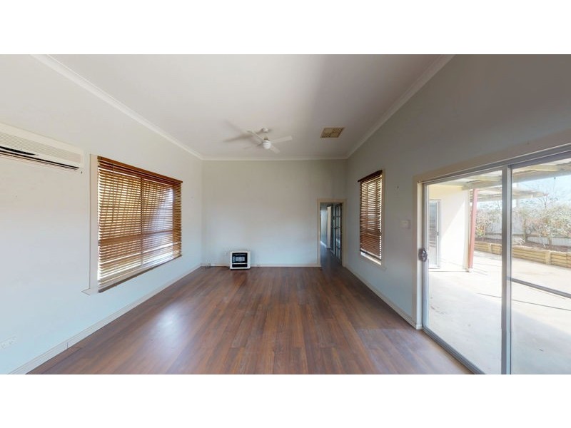 9 Earl St, Junee NSW 2663