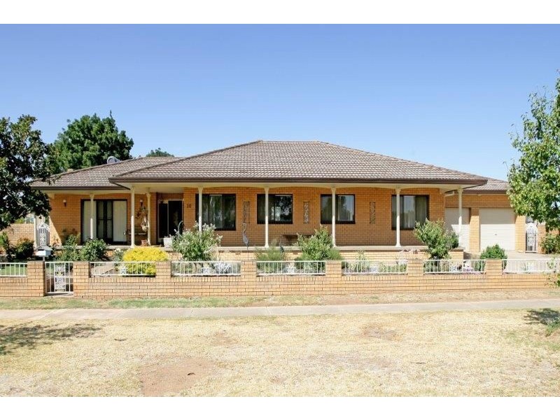 10 Broadway Street, Junee NSW 2663