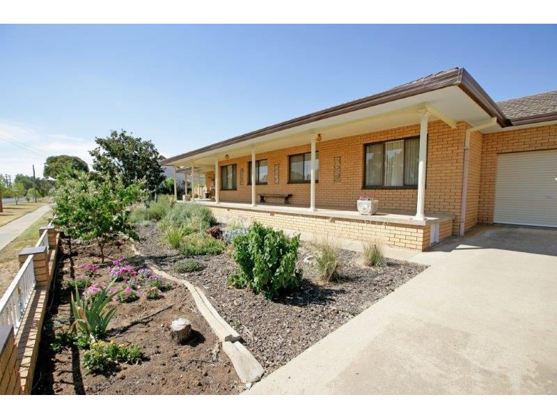 10 Broadway Street, Junee NSW 2663