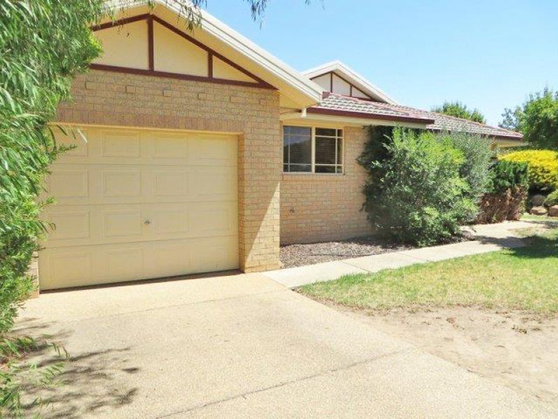 1/14 Derwent St, Tatton NSW 2650