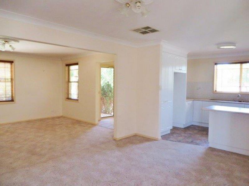 1/14 Derwent St, Tatton NSW 2650