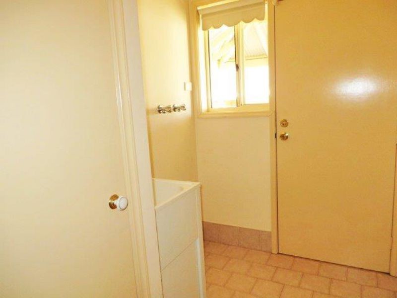 1/14 Derwent St, Tatton NSW 2650