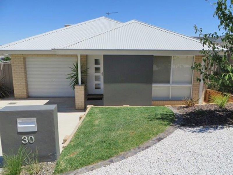 1/30 Osterley St, Bourkelands NSW 2650