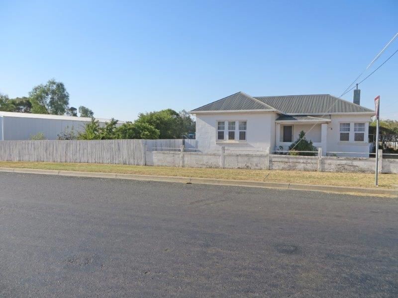 8 William St, Junee NSW 2663